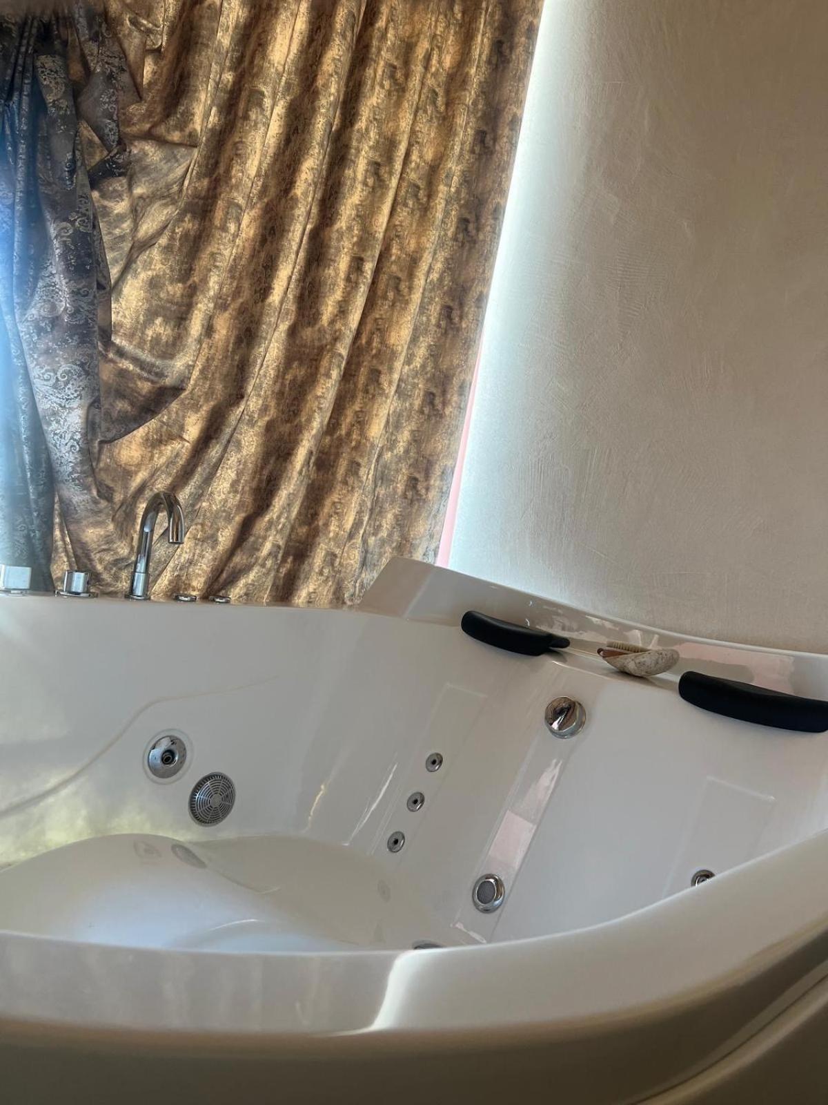 Femme Noir Luxury Spa Experience San Nicola La Strada Buitenkant foto
